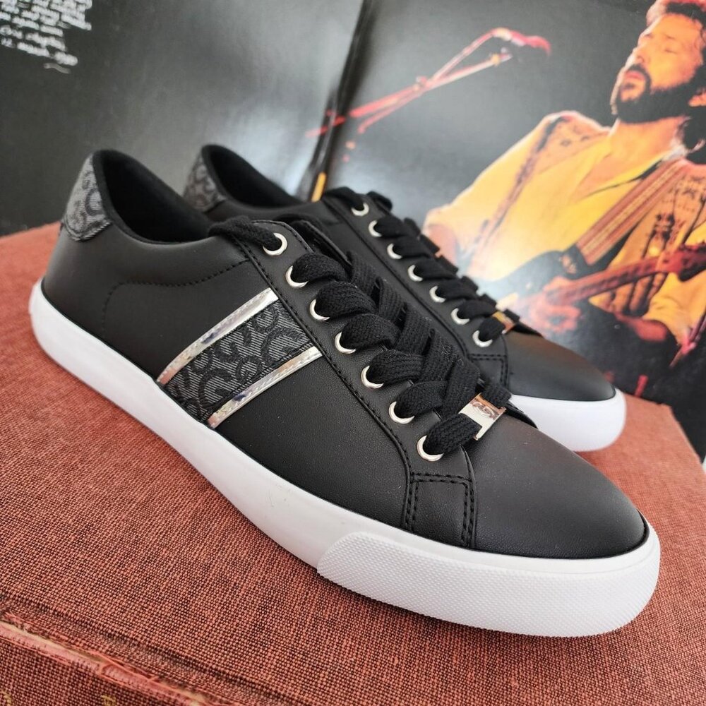 GBG Sneakers